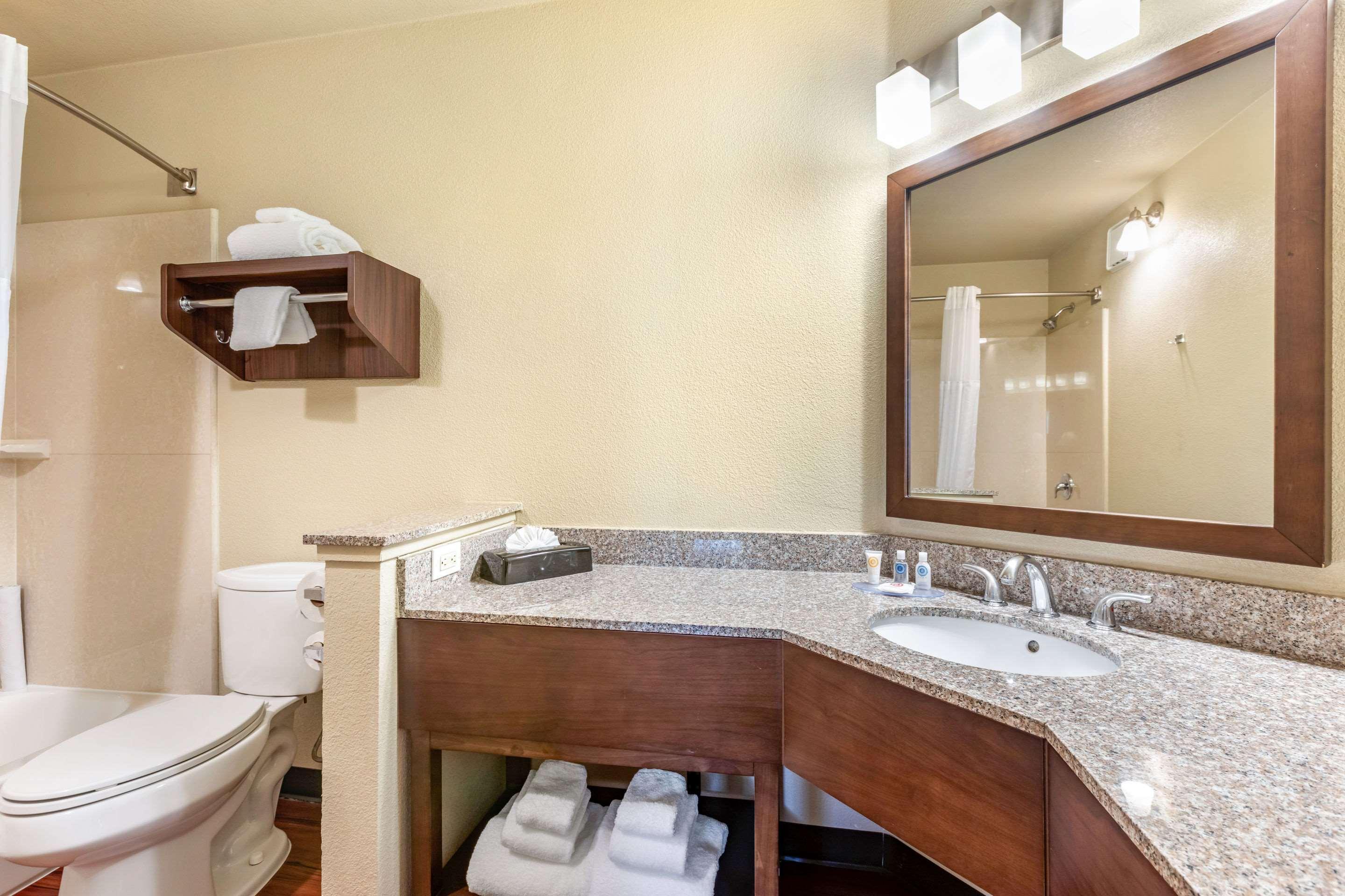 Comfort Inn & Suites Orange County John Wayne Airport Санта-Ана Екстер'єр фото
