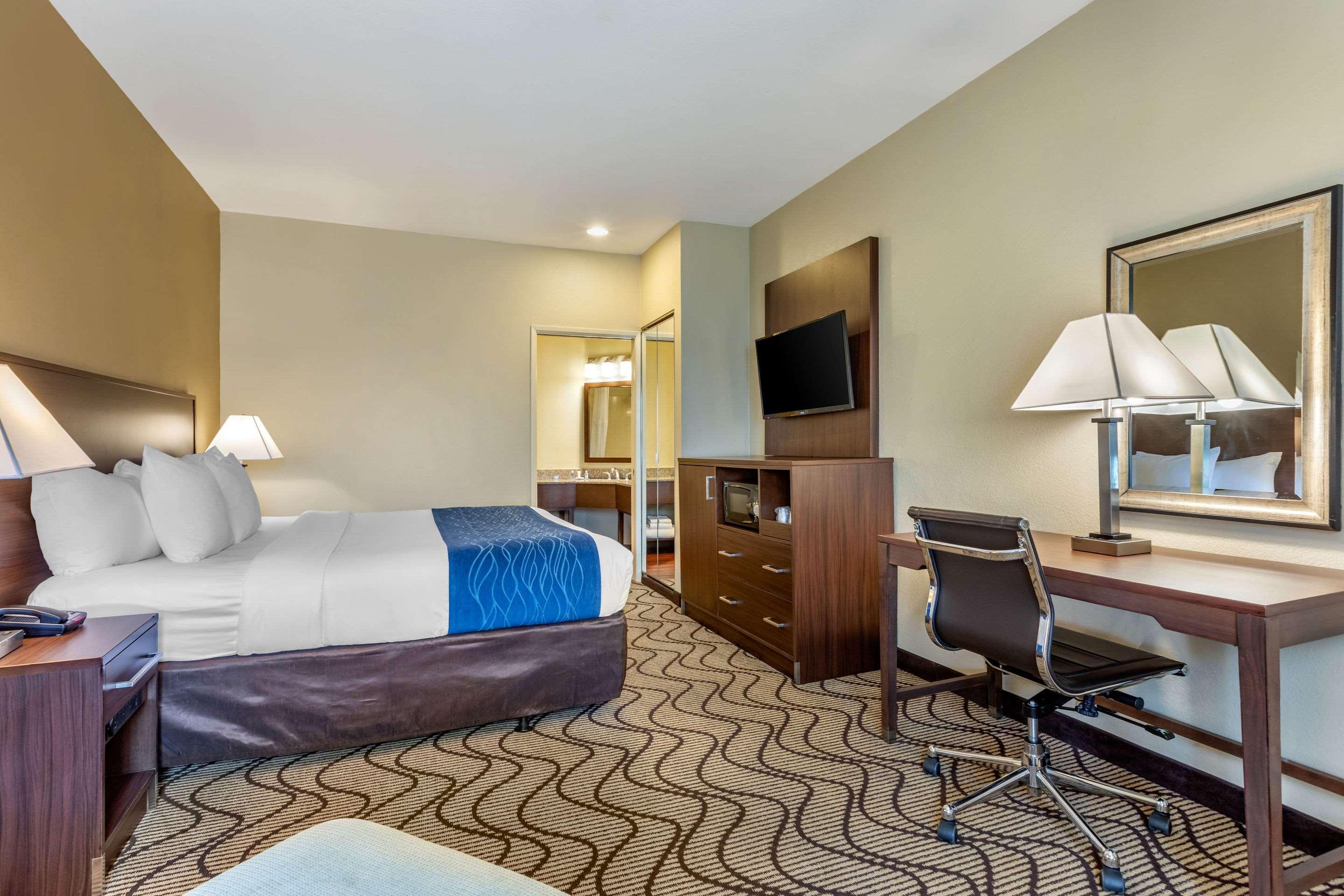 Comfort Inn & Suites Orange County John Wayne Airport Санта-Ана Екстер'єр фото