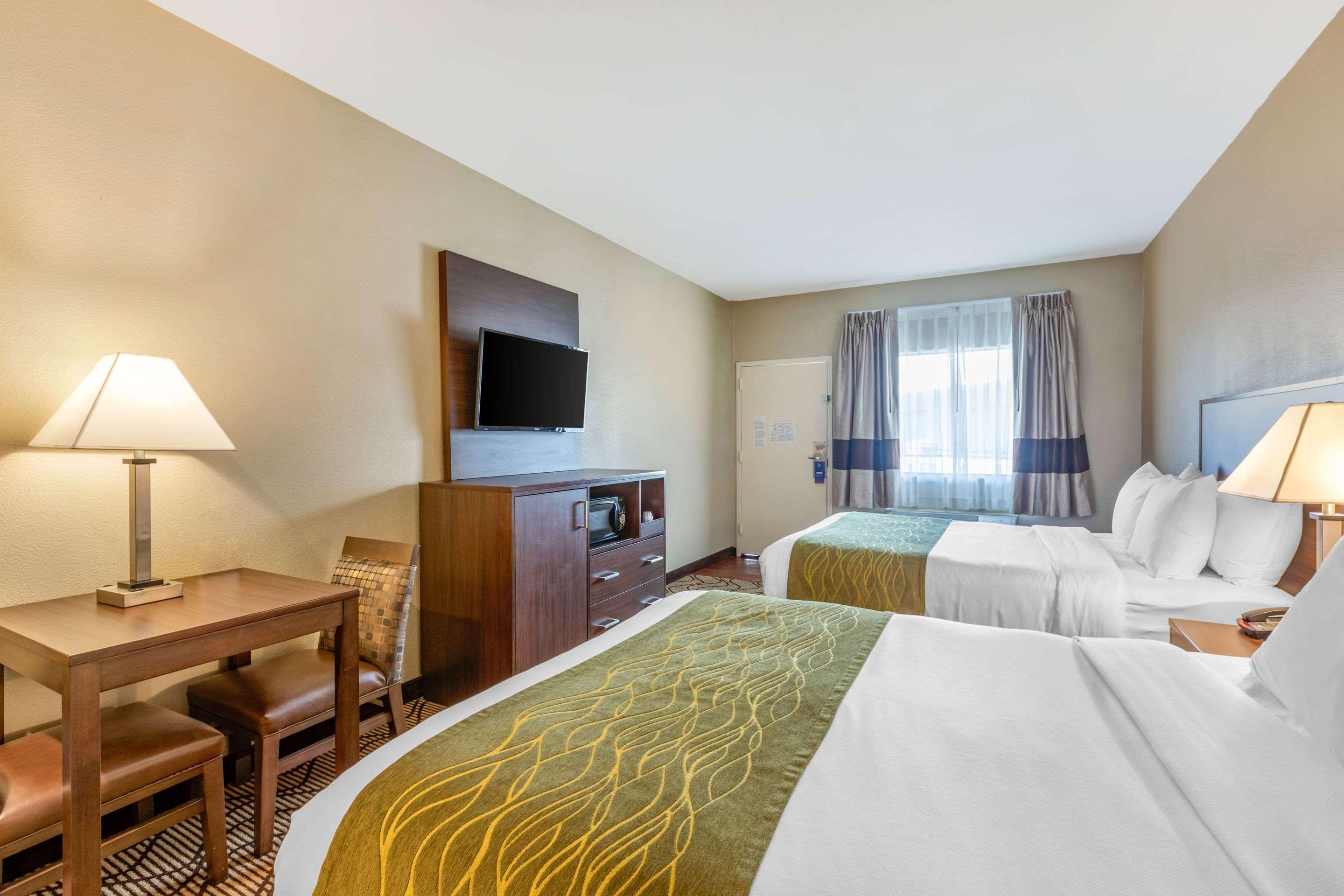 Comfort Inn & Suites Orange County John Wayne Airport Санта-Ана Екстер'єр фото