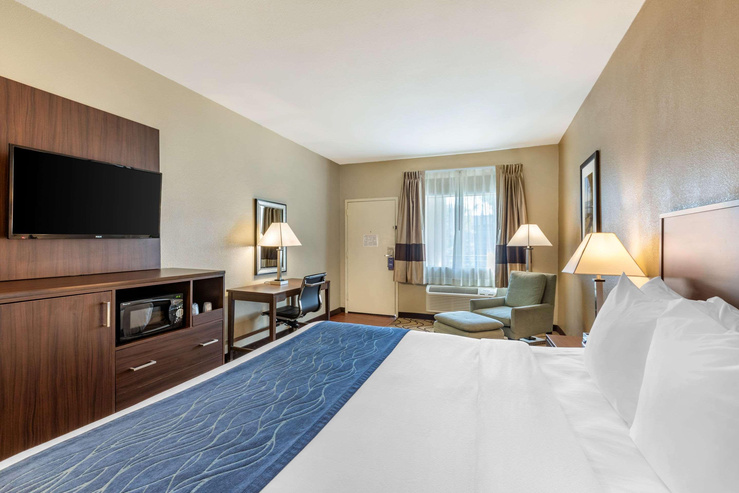Comfort Inn & Suites Orange County John Wayne Airport Санта-Ана Екстер'єр фото