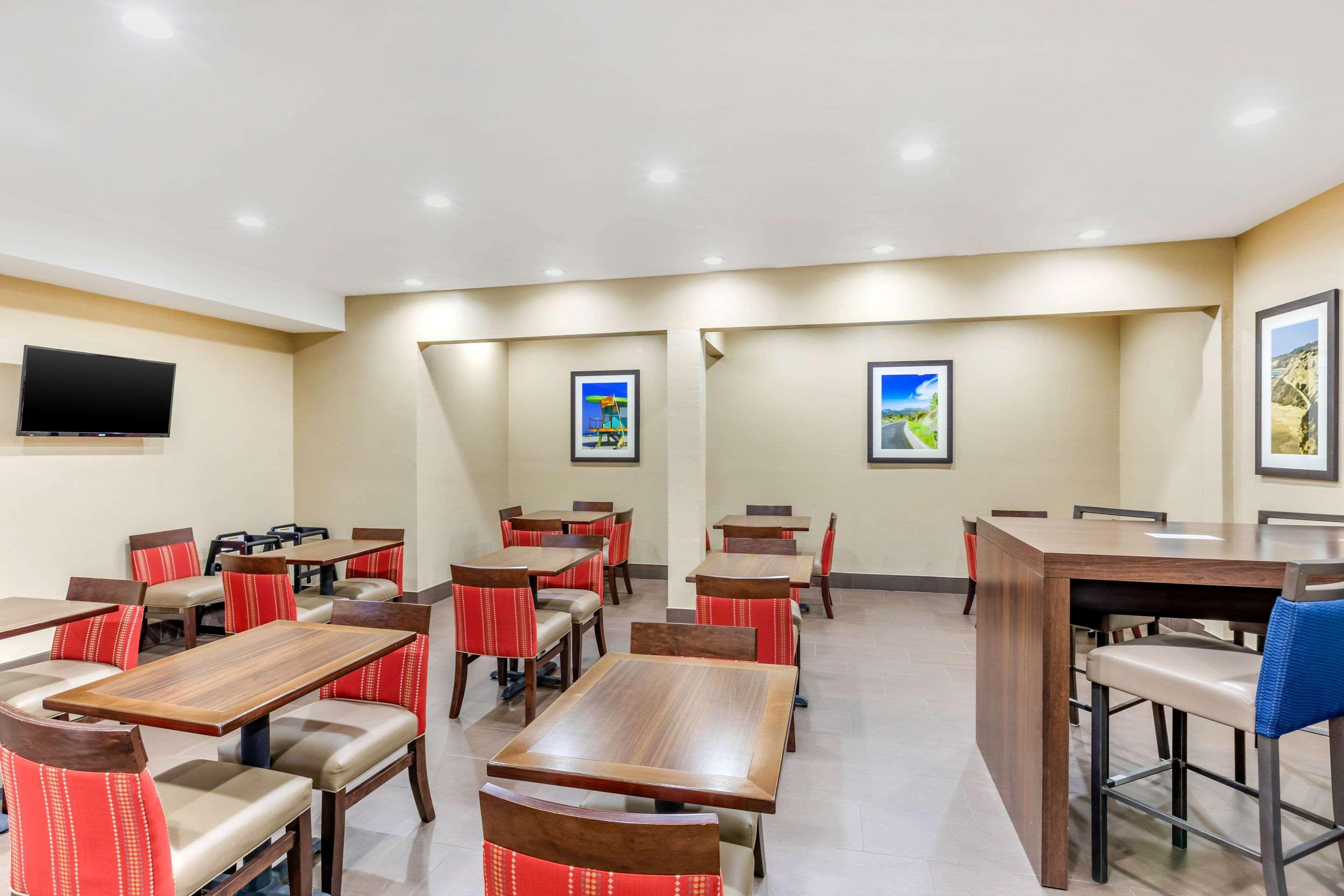 Comfort Inn & Suites Orange County John Wayne Airport Санта-Ана Екстер'єр фото