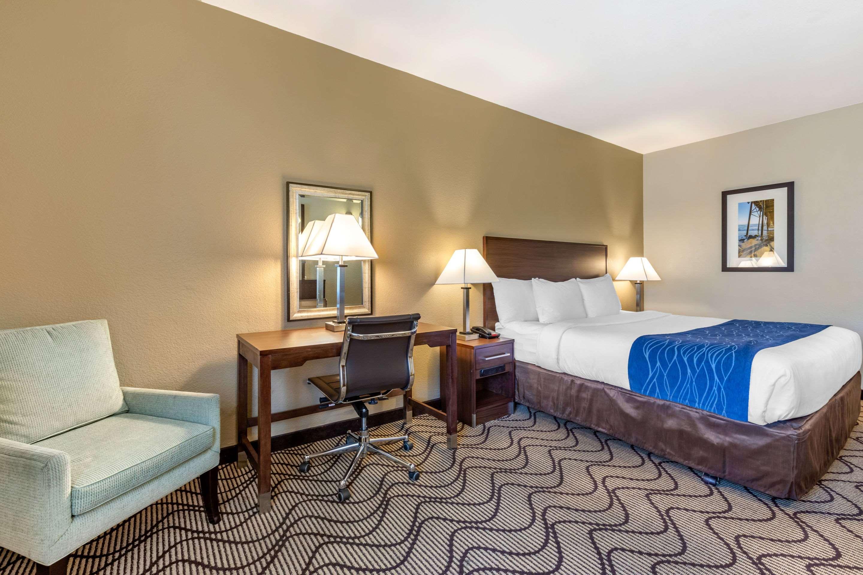 Comfort Inn & Suites Orange County John Wayne Airport Санта-Ана Екстер'єр фото