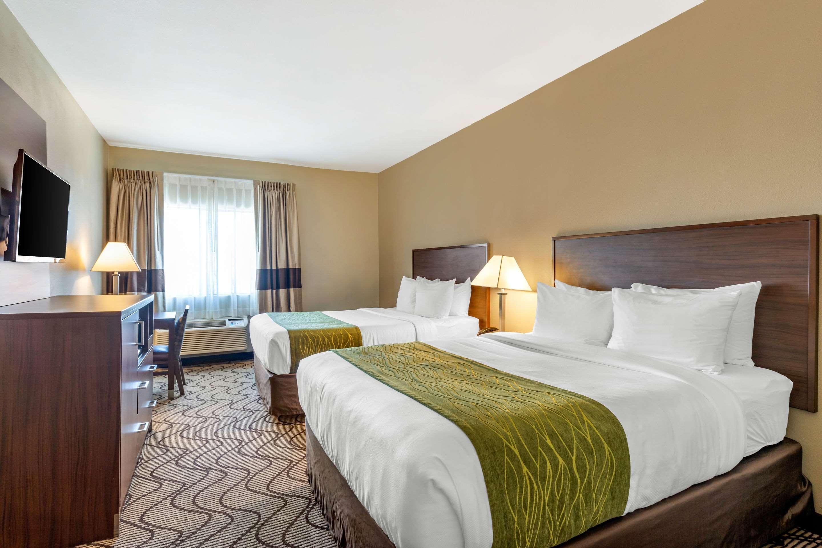 Comfort Inn & Suites Orange County John Wayne Airport Санта-Ана Екстер'єр фото