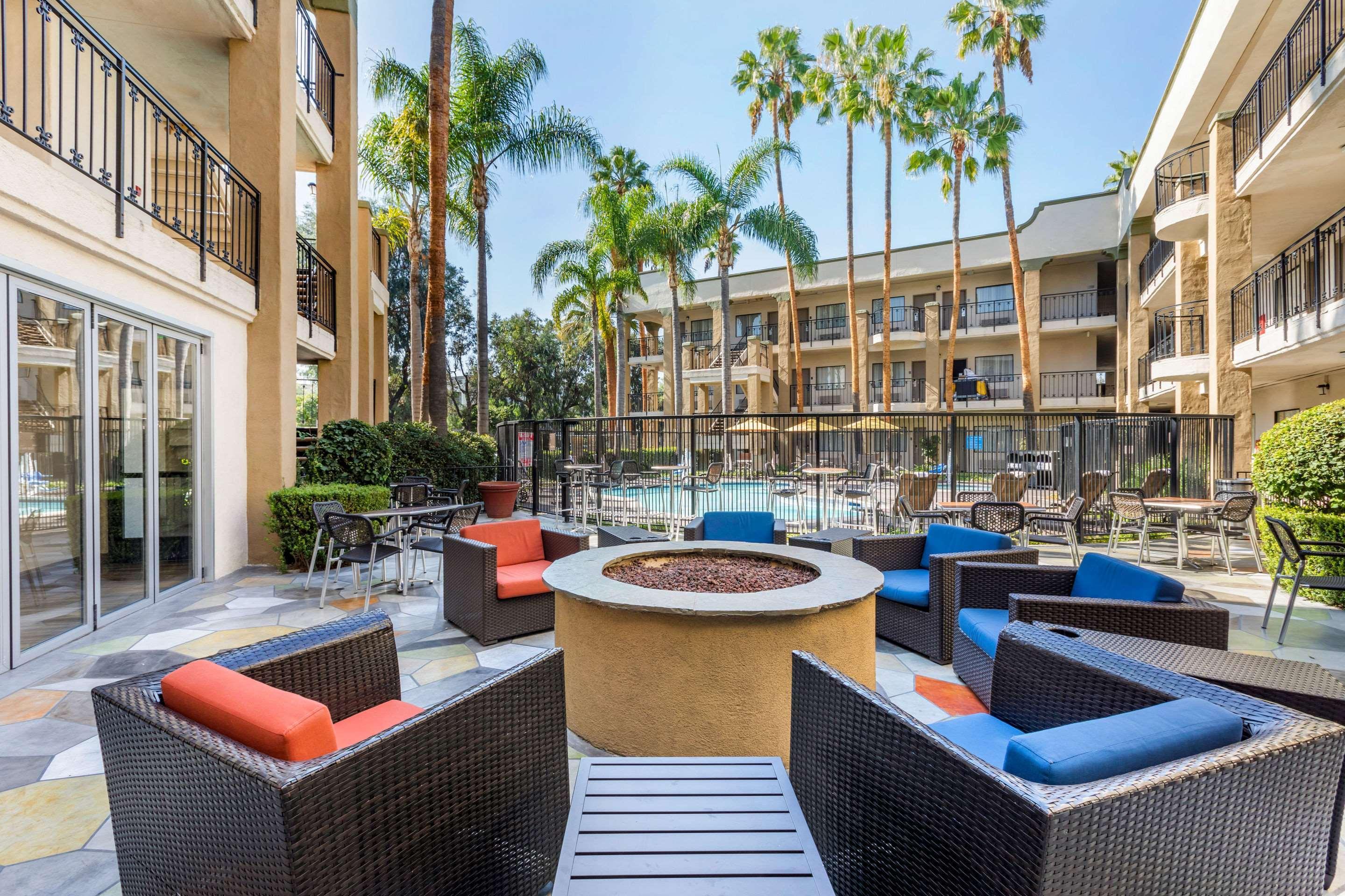 Comfort Inn & Suites Orange County John Wayne Airport Санта-Ана Екстер'єр фото