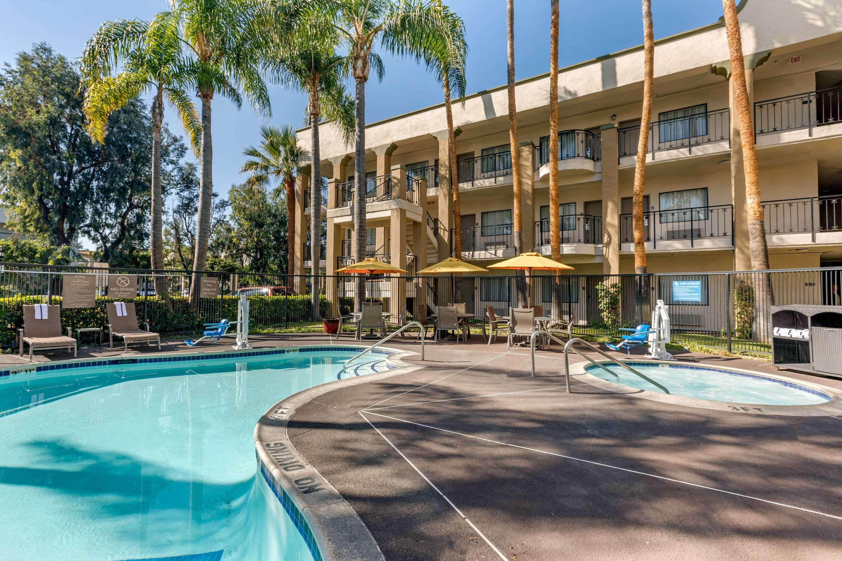 Comfort Inn & Suites Orange County John Wayne Airport Санта-Ана Екстер'єр фото