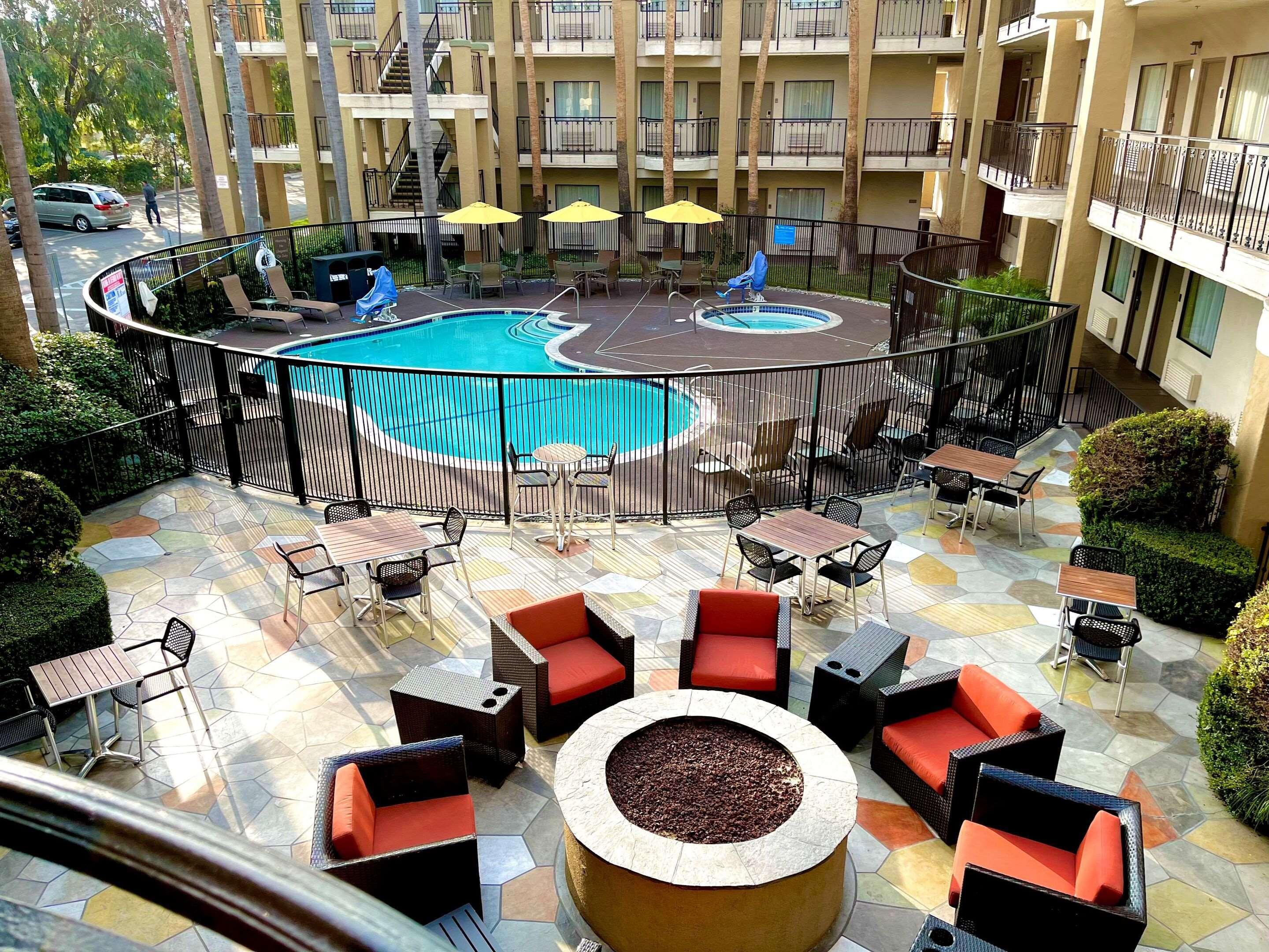 Comfort Inn & Suites Orange County John Wayne Airport Санта-Ана Екстер'єр фото