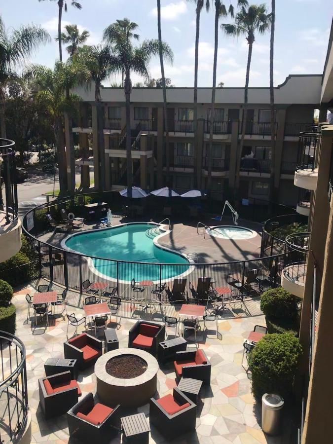 Comfort Inn & Suites Orange County John Wayne Airport Санта-Ана Екстер'єр фото