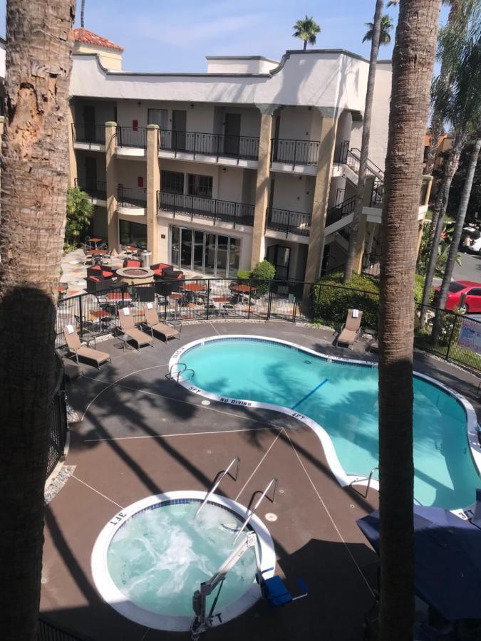 Comfort Inn & Suites Orange County John Wayne Airport Санта-Ана Екстер'єр фото