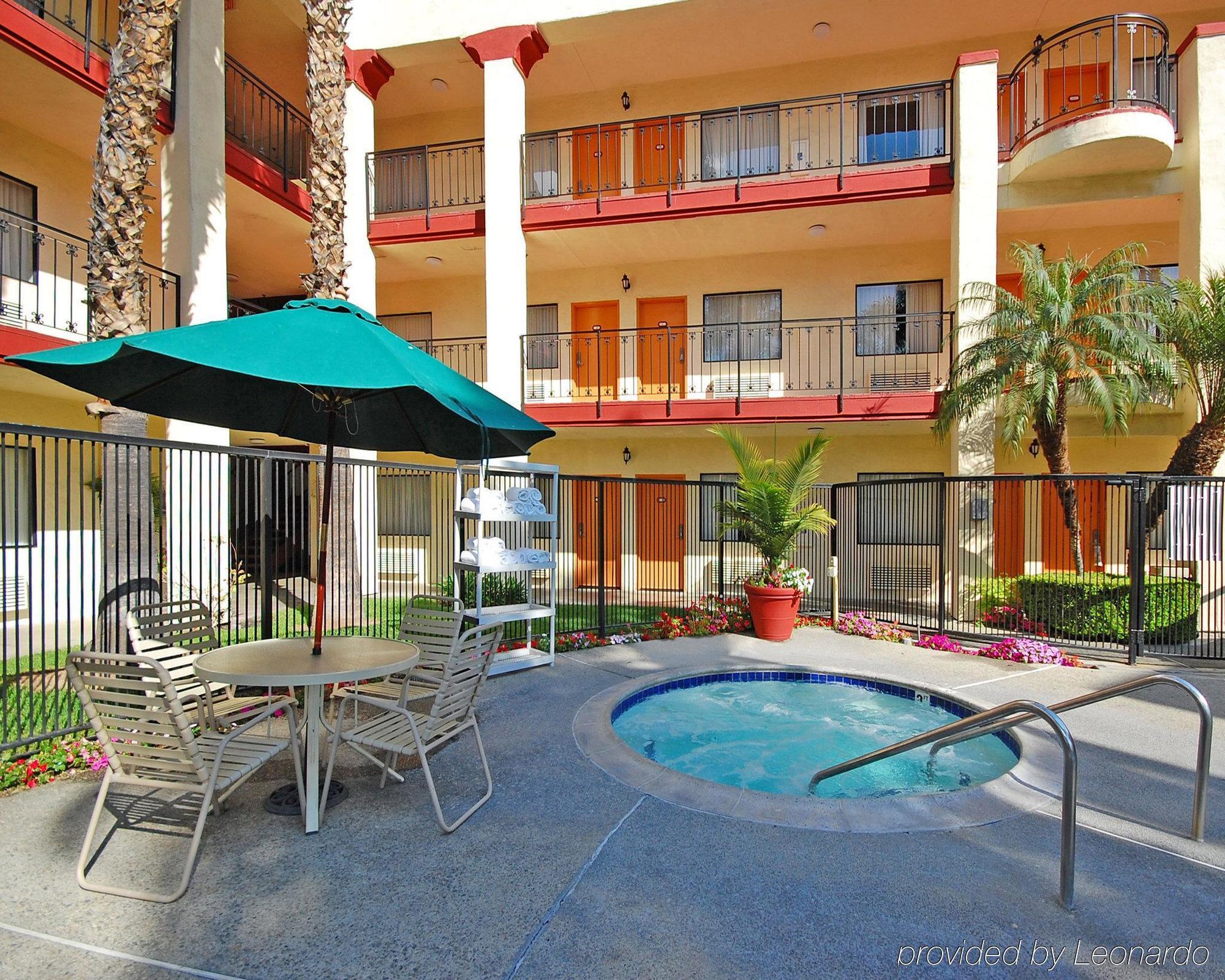 Comfort Inn & Suites Orange County John Wayne Airport Санта-Ана Екстер'єр фото