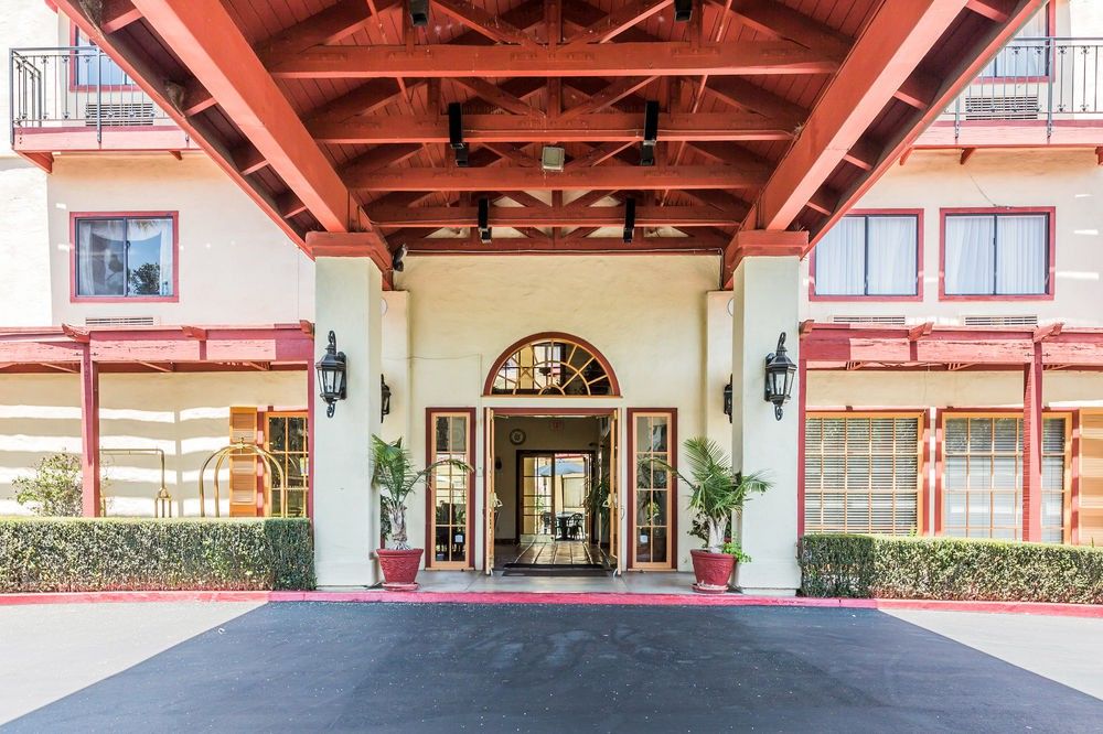 Comfort Inn & Suites Orange County John Wayne Airport Санта-Ана Екстер'єр фото