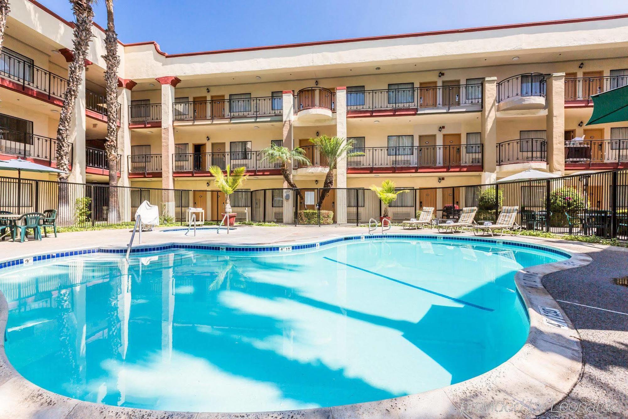 Comfort Inn & Suites Orange County John Wayne Airport Санта-Ана Екстер'єр фото