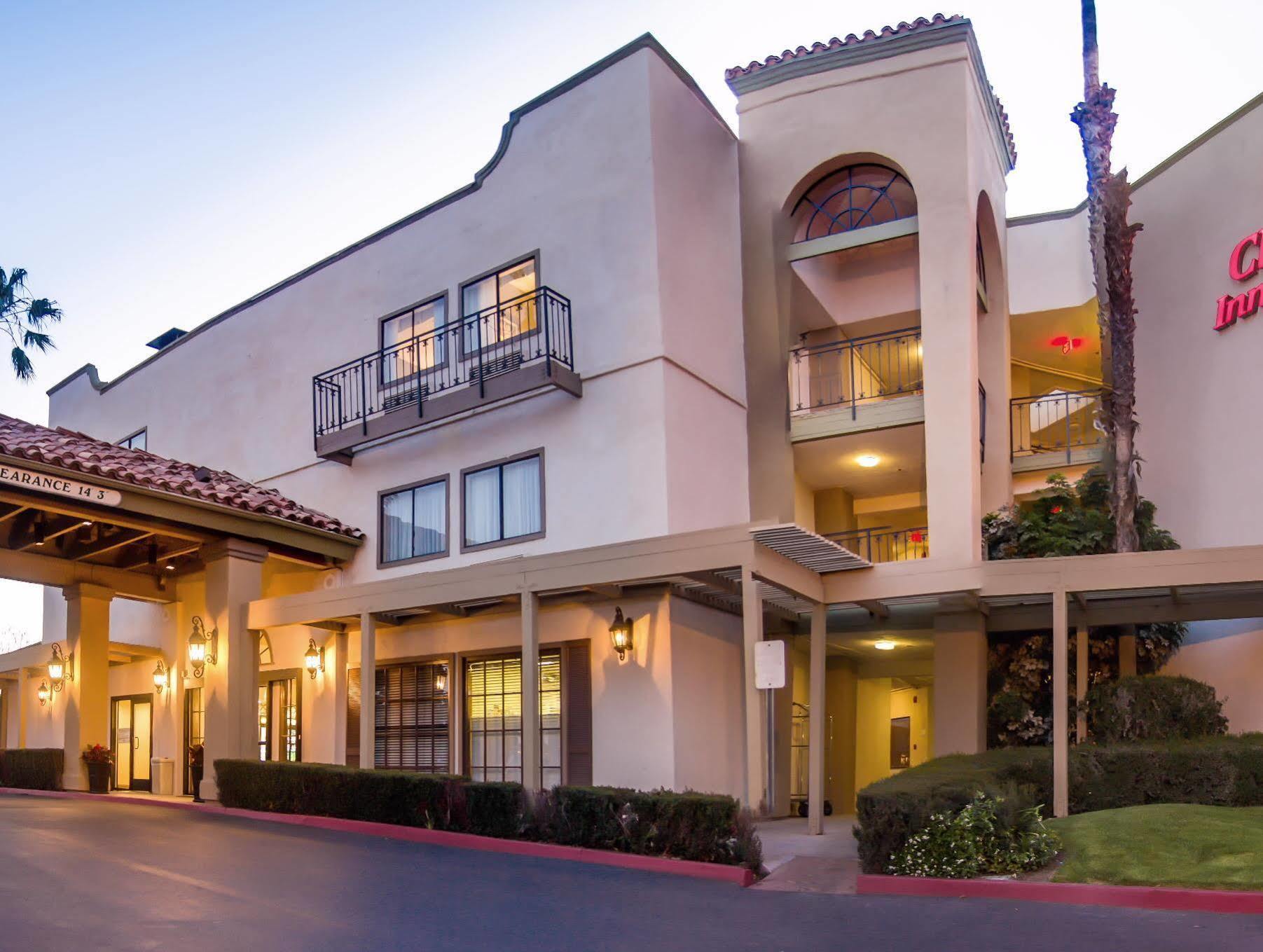 Comfort Inn & Suites Orange County John Wayne Airport Санта-Ана Екстер'єр фото