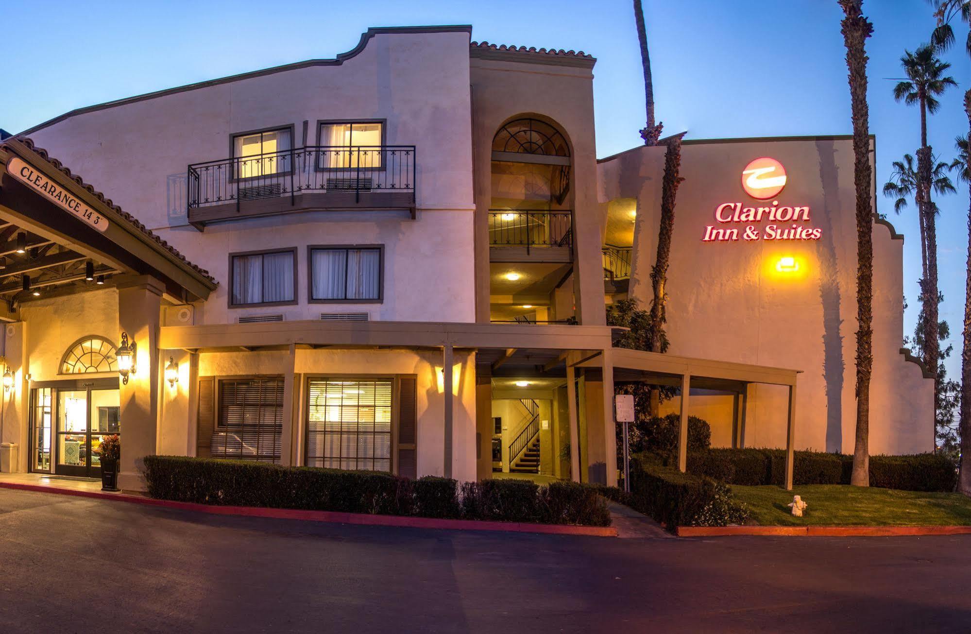 Comfort Inn & Suites Orange County John Wayne Airport Санта-Ана Екстер'єр фото