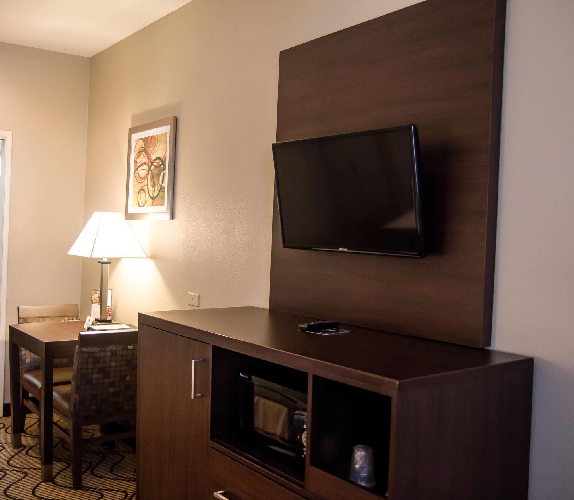 Comfort Inn & Suites Orange County John Wayne Airport Санта-Ана Екстер'єр фото
