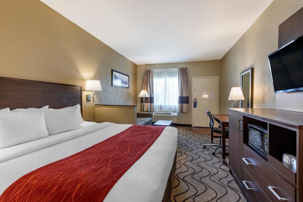Comfort Inn & Suites Orange County John Wayne Airport Санта-Ана Екстер'єр фото
